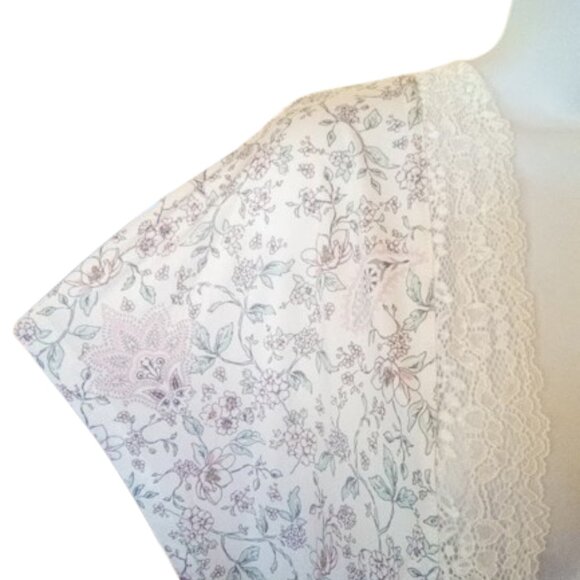 LA VIE EN ROSE White Floral Robe w Lace Small / Medium --- - Picture 3 of 7